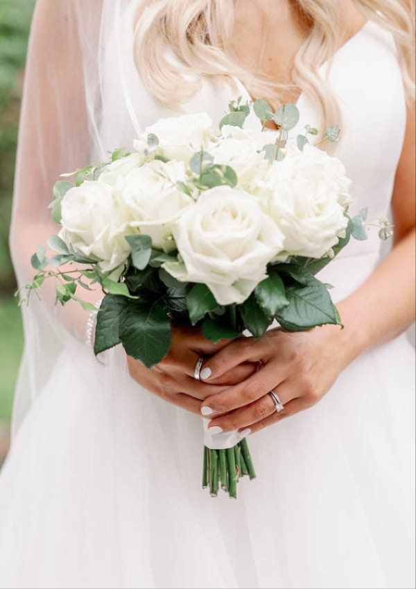 Seasonal wedding flowers designed for a Cotswolds celebration